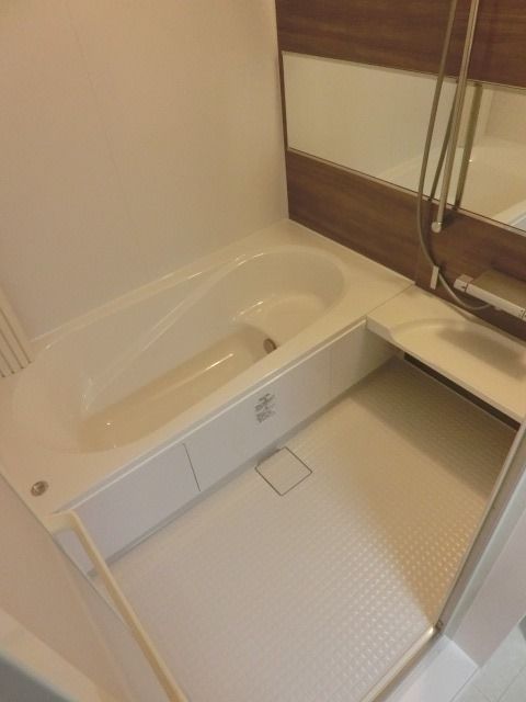 バス・シャワールーム　経済的な追焚バスです