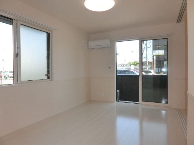 居室・リビング　開放的なリビングです