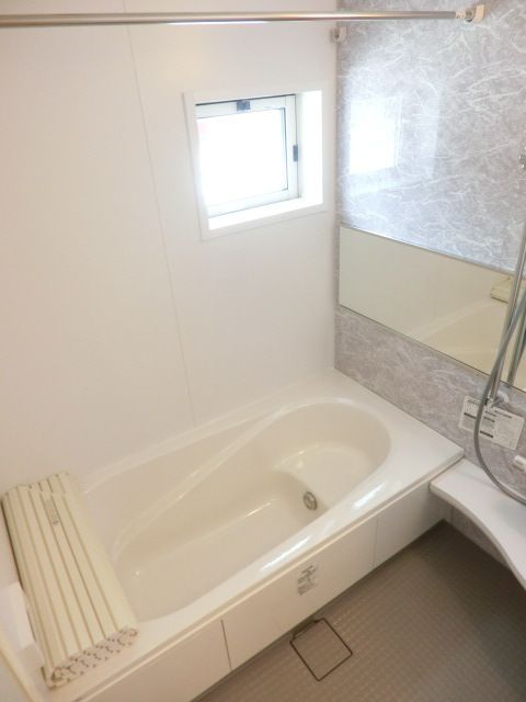 バス・シャワールーム　ゆったりお風呂に浸かれる一坪バスです