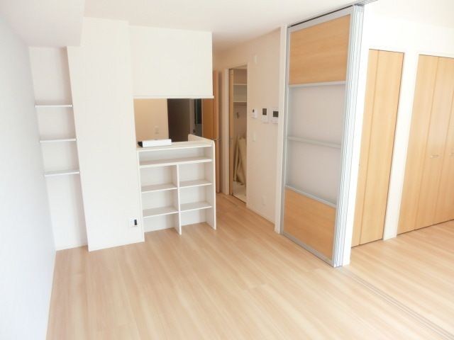 居室・リビング　10.7帖のリビングでゆったり食事できます