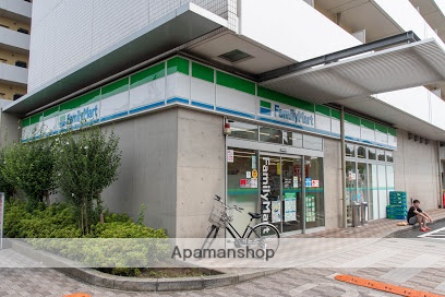 コンビニ　ファミリーマート（コンビニ）まで607m