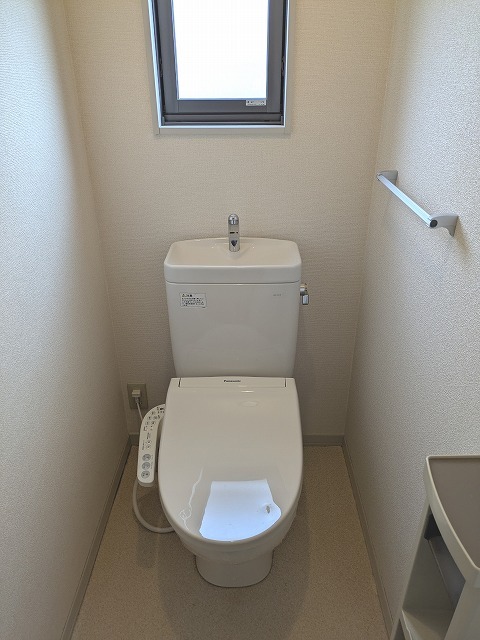 トイレ　温水洗浄便座つき！