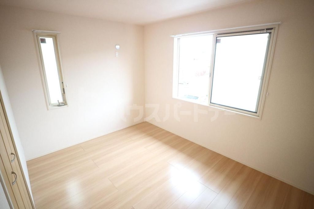 収納　同物件別部屋の参考写真。