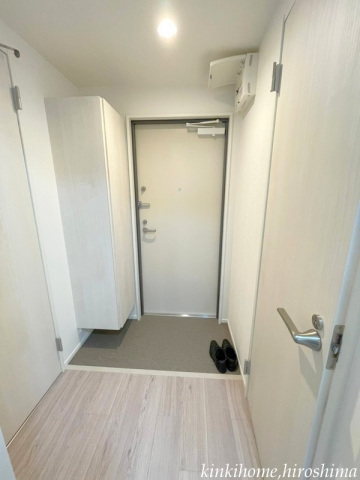 玄関　写真は別のお部屋です。※現況を優先します
