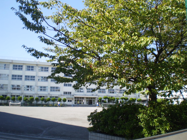 中学校　小岩第四中学校（中学校）まで663m