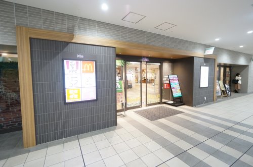 飲食店　マクドナルド 千葉中央駅店（飲食店）まで461m