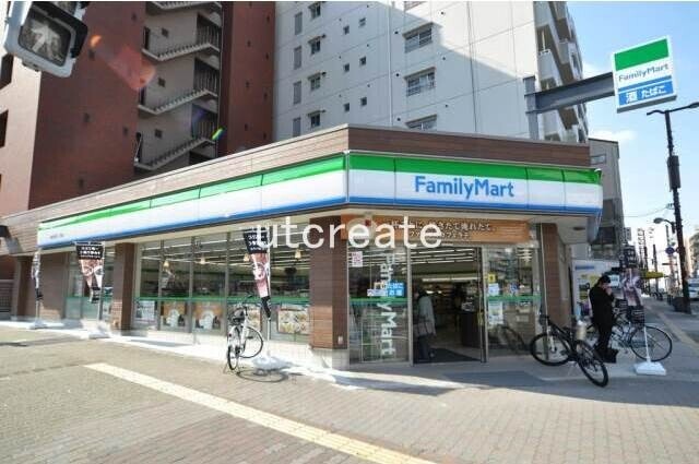コンビニ　ファミリーマート浪速元町三丁目店（コンビニ）まで137m