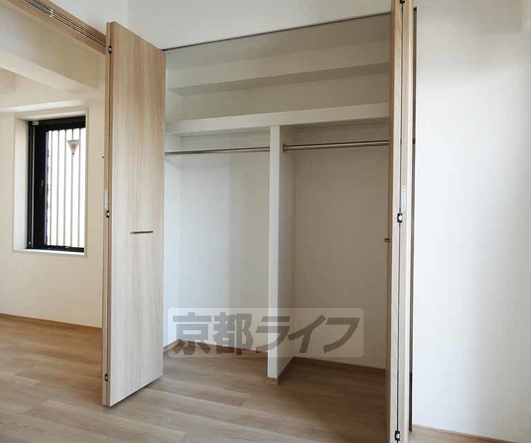 収納　・階数によって床・建具の色が異なります