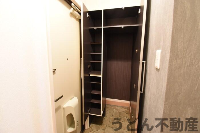 玄関　うどん県のお部屋探しはうどん不動産へ うどんちゃんとLINE