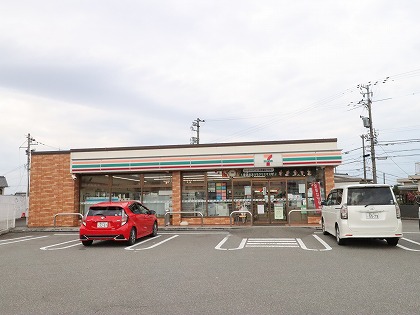 コンビニ　セブンイレブン（コンビニ）まで422m