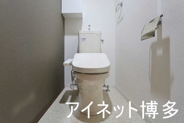トイレ　温水洗浄便座付きです