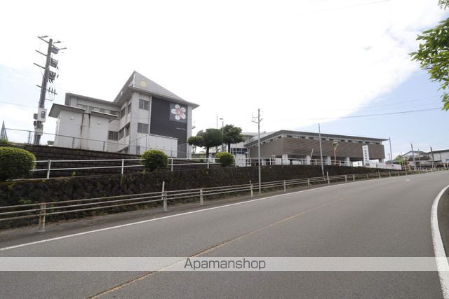 中学校　曽於市立末吉中学校（中学校）まで565m