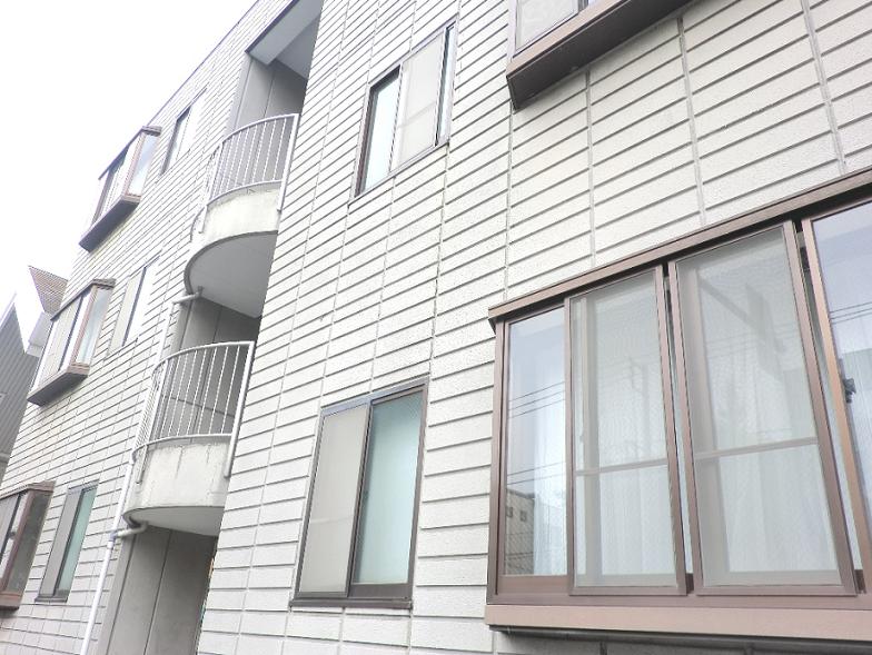 建物外観　住宅街・バス停まで徒歩1分☆