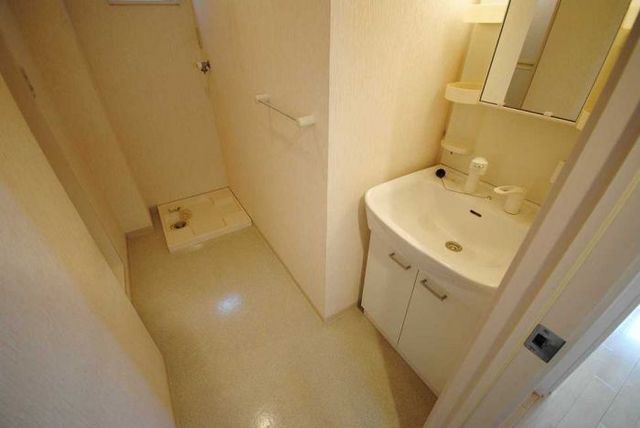 洗面設備　※別タイプの内装写真です　現況優先