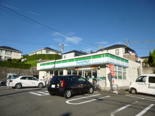 コンビニ　ファミリーマート倉坂店（コンビニ）まで1386m