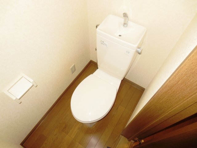 トイレ　別号室の参考写真です。