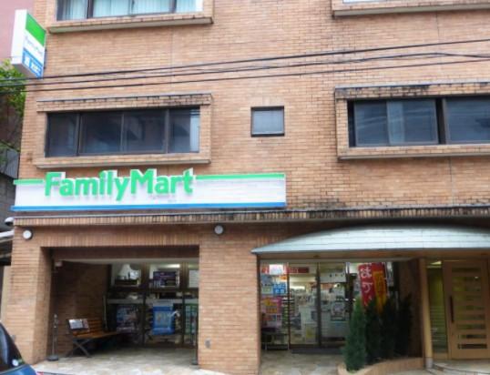 コンビニ　ファミリーマート上原三丁目店（コンビニ）まで578m