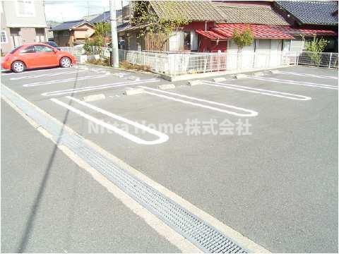 駐車場　敷地内に駐車場も完備◎