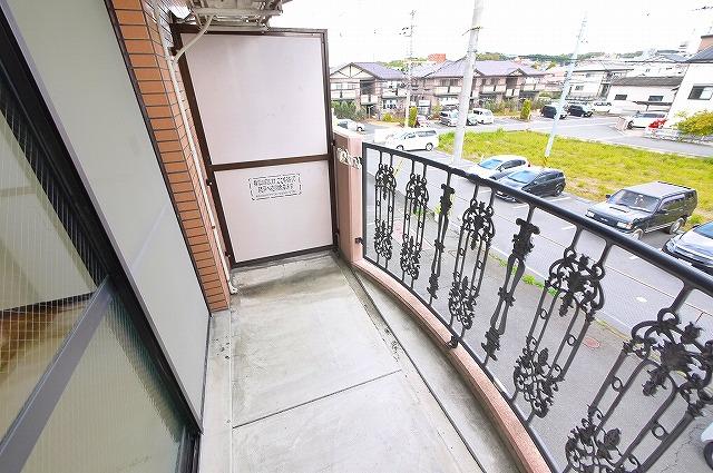 バルコニー　朝日がサンサン、東向きバルコニーです