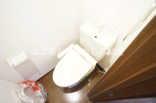 トイレ　※写真は別号室