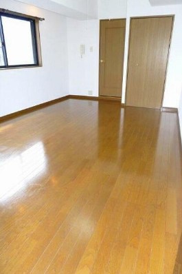 居室・リビング　帖のきれいな洋室。