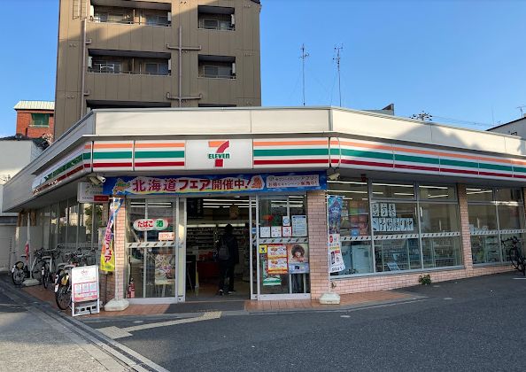 コンビニ　セブンイレブン 大阪岸里東1丁目店（コンビニ）まで321m