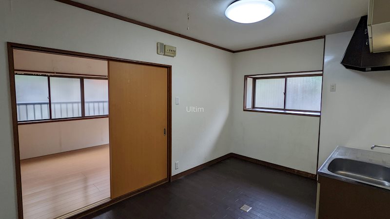 居室・リビング　改装前のお部屋です。