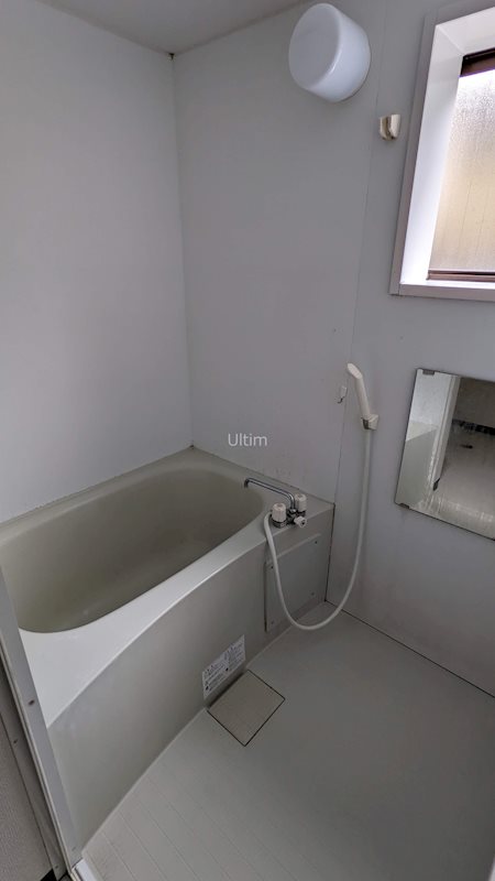 バス・シャワールーム　改装前のお部屋です。