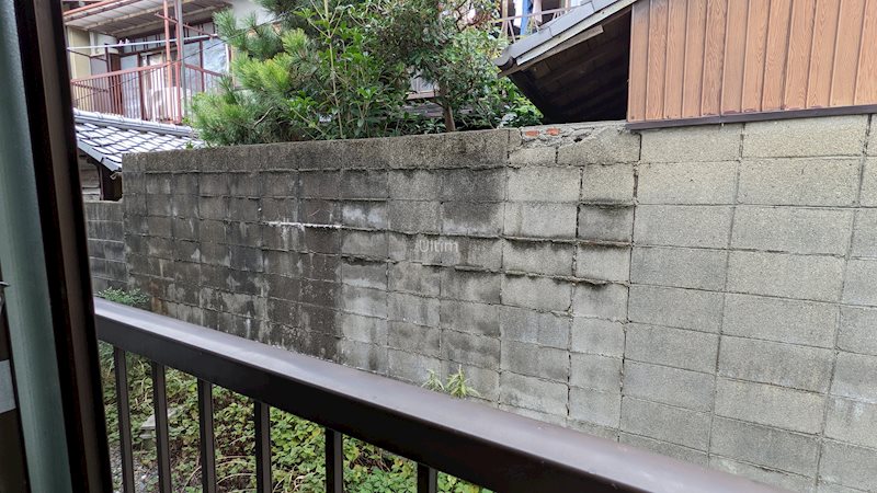 バルコニー　改装前のお部屋です。