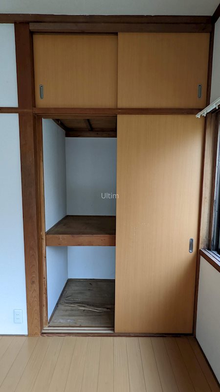 収納　改装前のお部屋です。