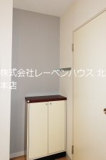 玄関　レーベンハウス北本店へ　048-590-5757