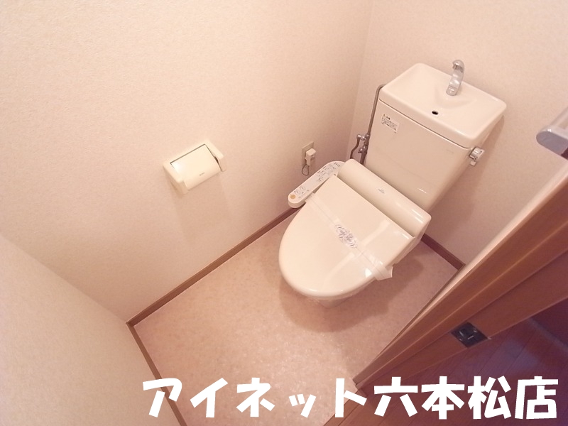 トイレ　清潔感のある空間です。