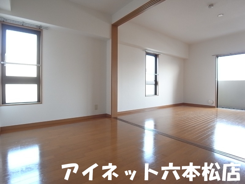 居室・リビング　広々とした空間です。