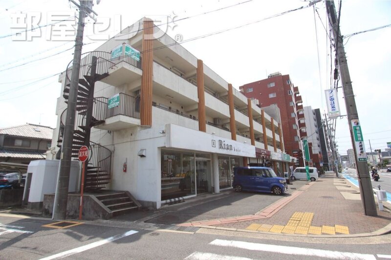 建物外観　どっしりとした外観です。