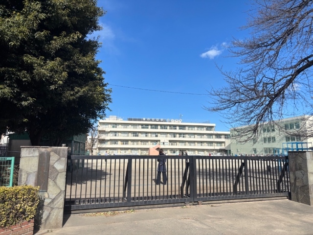 小学校　小金井市立東小学校（小学校）まで743m