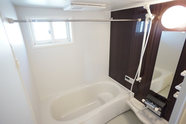 バス・シャワールーム　掲載写真は同型モデルを掲載しており実際のお部屋と仕様等が異な