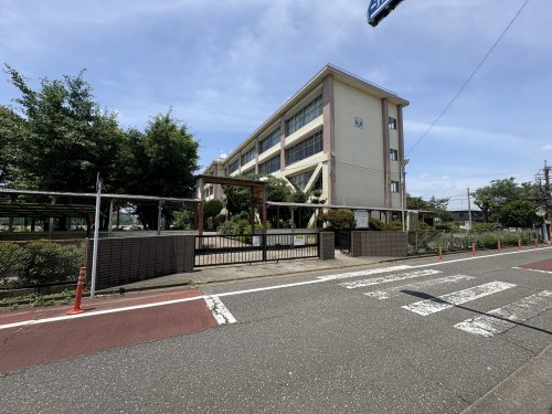 中学校　第三中学校（中学校）まで1520m
