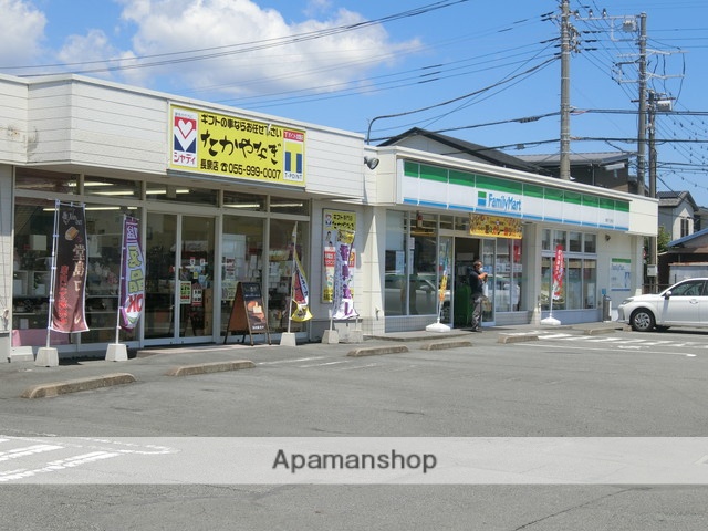 コンビニ　ファミリーマート（コンビニ）まで733m