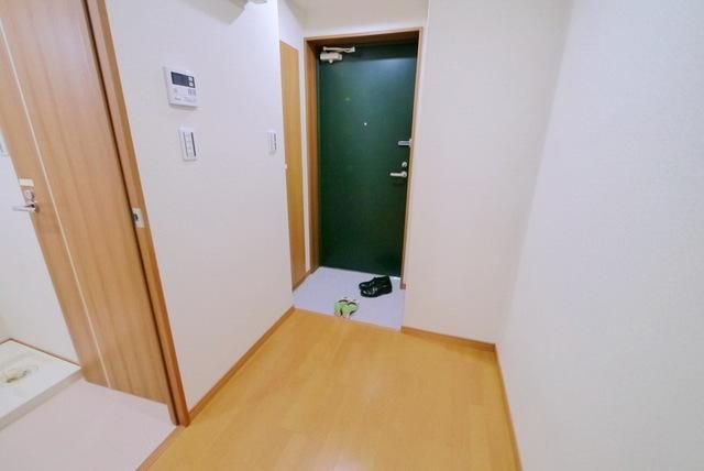 玄関　画像は２０６号室