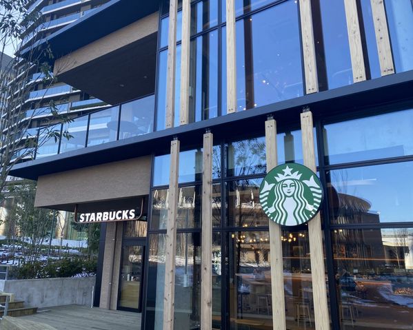 飲食店　スターバックスコーヒー都立明治公園店（飲食店）まで271m