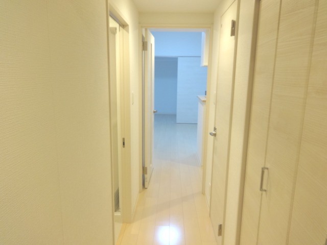 玄関　玄関を一歩開けると・・。