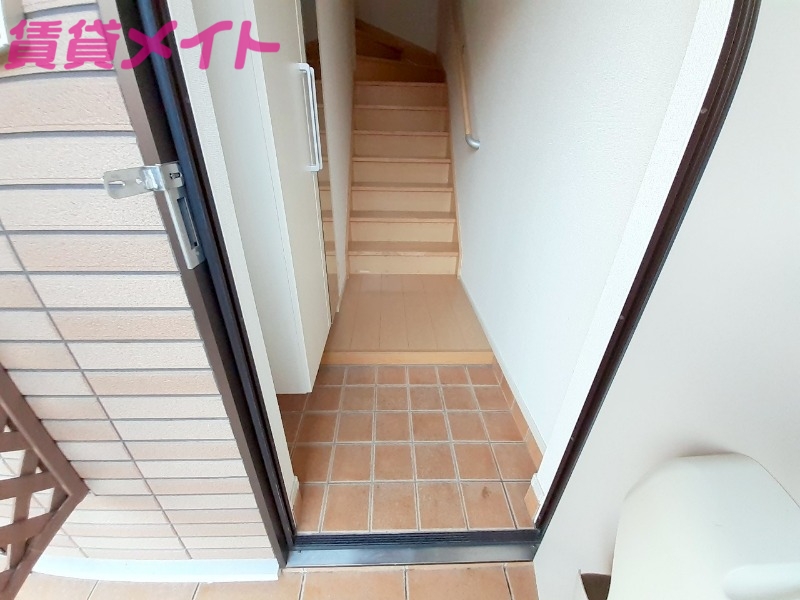 玄関　同型別部屋参考写真です