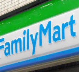 コンビニ　ファミリーマート 大綱中学校前店（コンビニ）まで608m