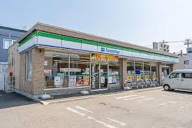 コンビニ　ファミリーマート札幌北23条東8丁目店（コンビニ）まで353m