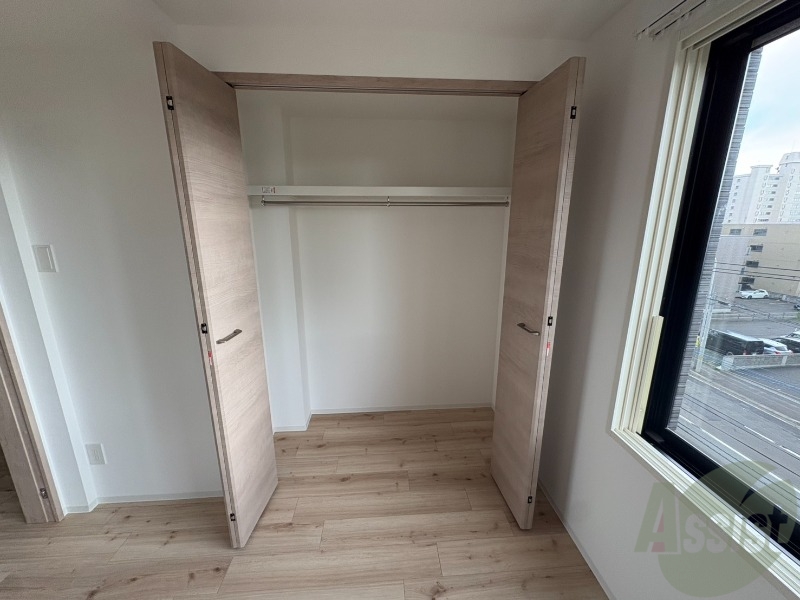 収納　寝室の収納です。部屋がすっきり片付きます。