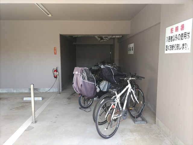 その他共有部分　敷地内屋根付き駐輪場です☆※利用申請必要