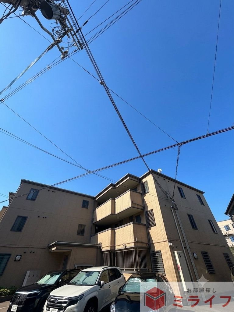 建物外観　オートロック・防犯カメラ・宅配BOX完備