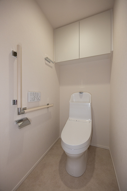 トイレ　※写真は同タイプ住戸です。
