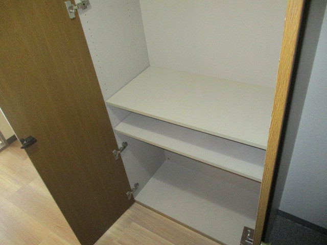 収納　玄関入ってすぐの収納です