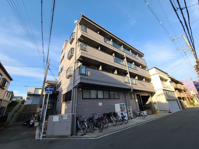建物外観　シンプルなデザインの外観です